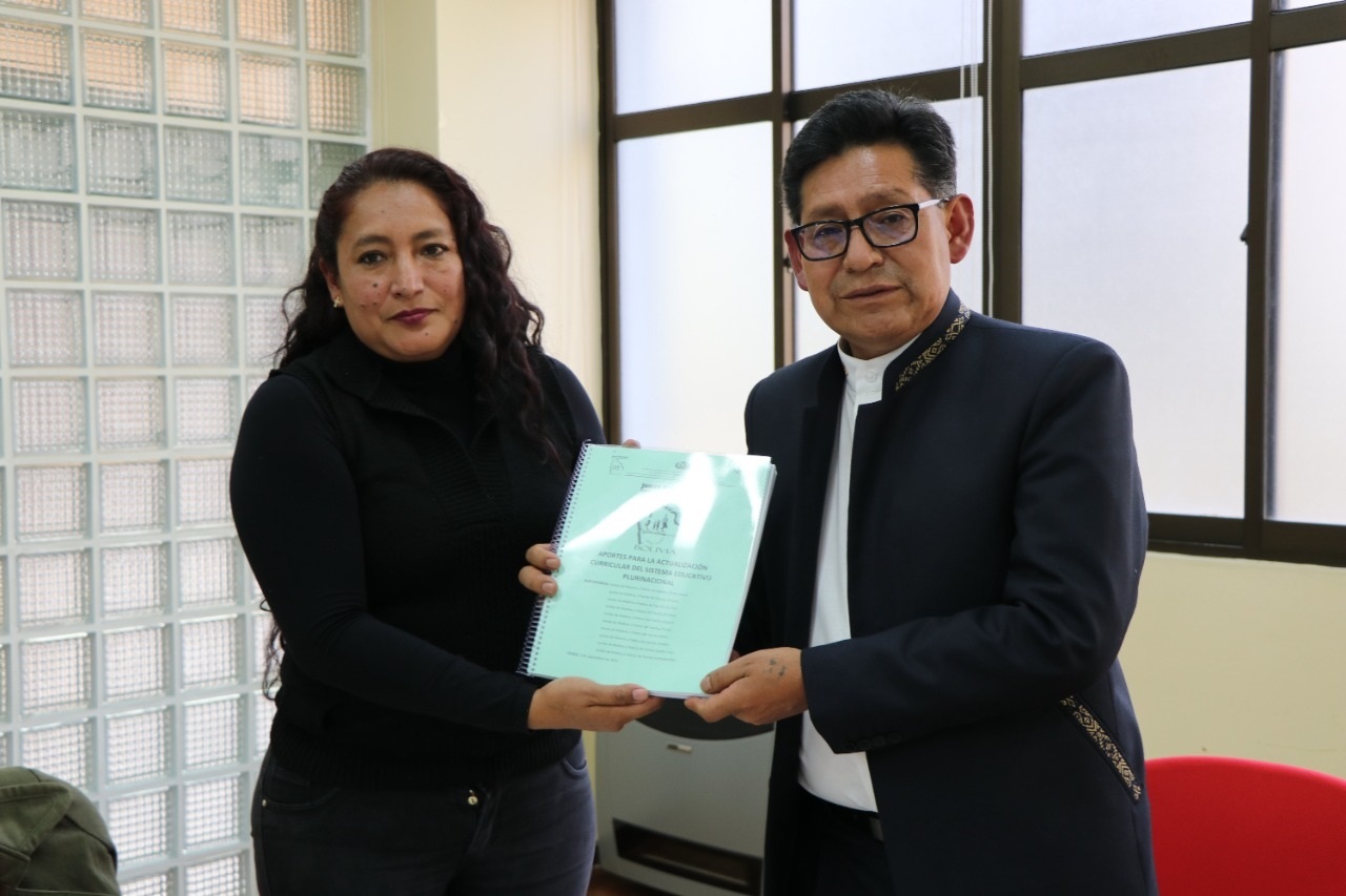 Padres de familia entregan propuestas para la actualización del currículo educativo