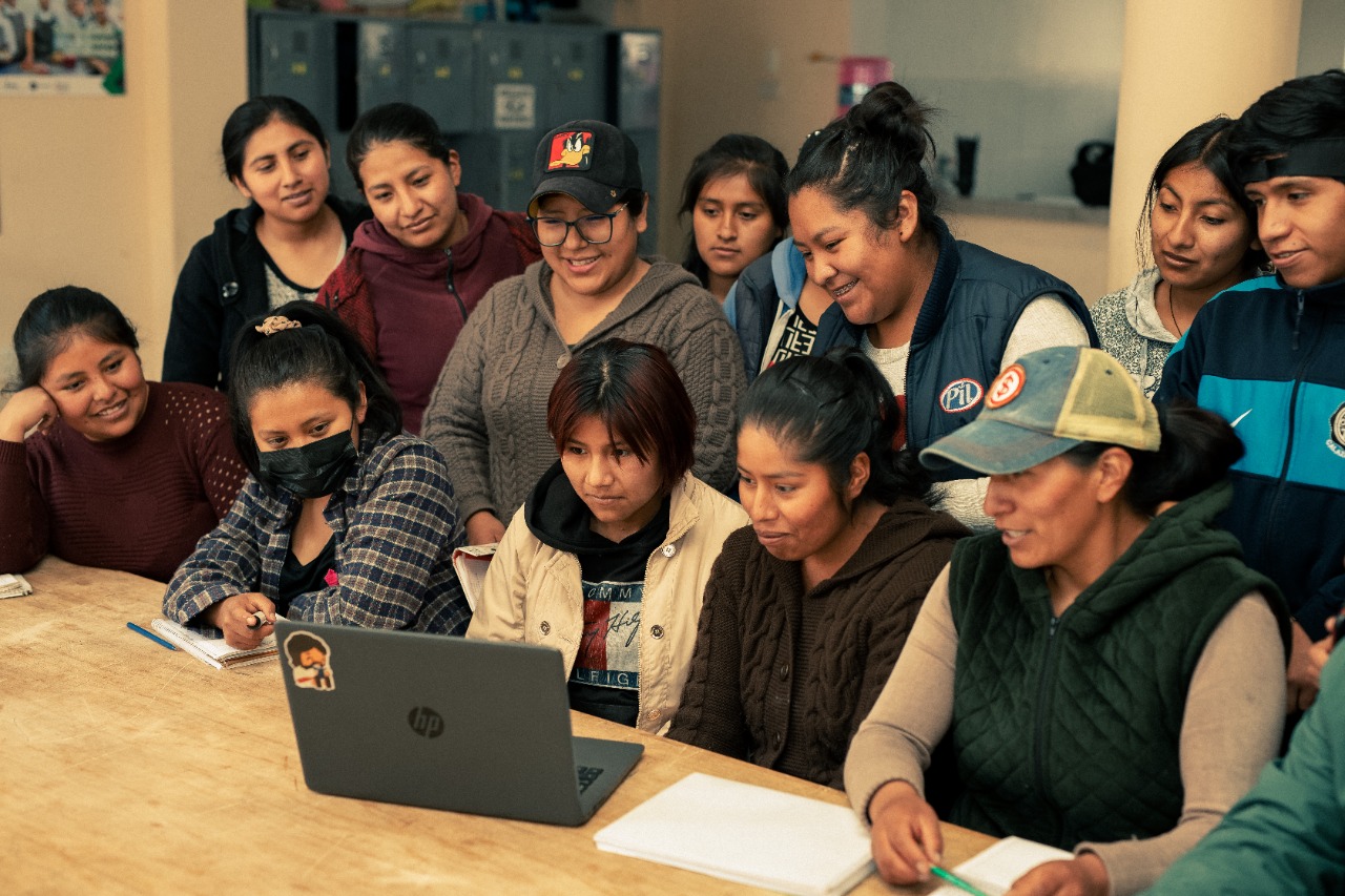 Plataforma digital “Puentes” conecta emprendimientos juveniles de Bolivia, Colombia y Honduras 