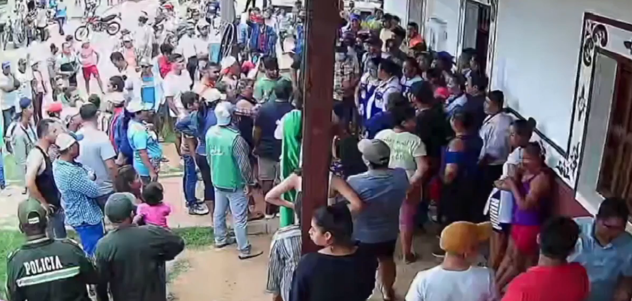 Grupos de choque de los cívicos hostigan en San Miguel de Velasco y amenazan de muerte al alcalde