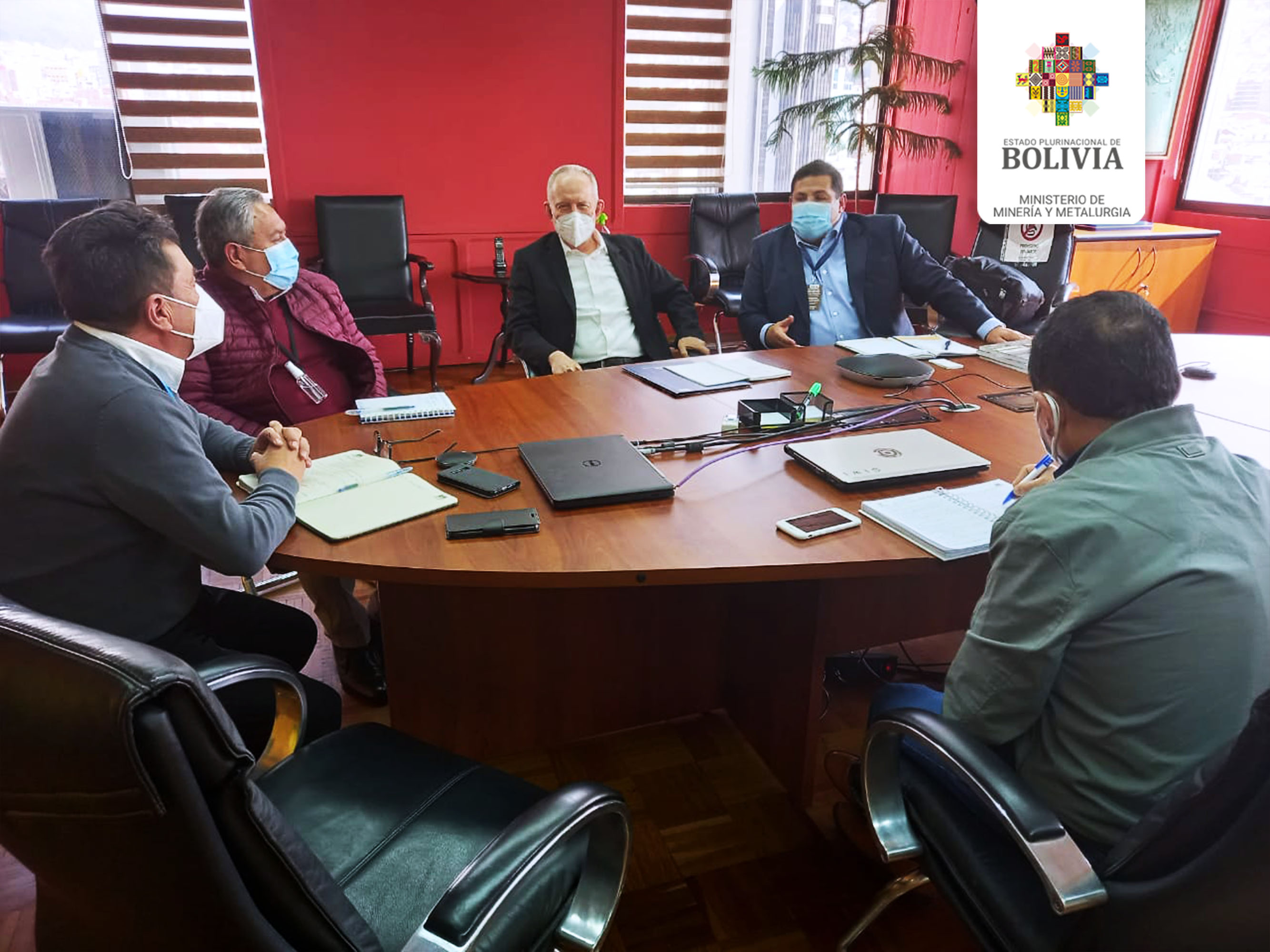 Ministro de Minería y representantes de Minera San Cristóbal S.A. se reúnen para tratar futuro de operaciones