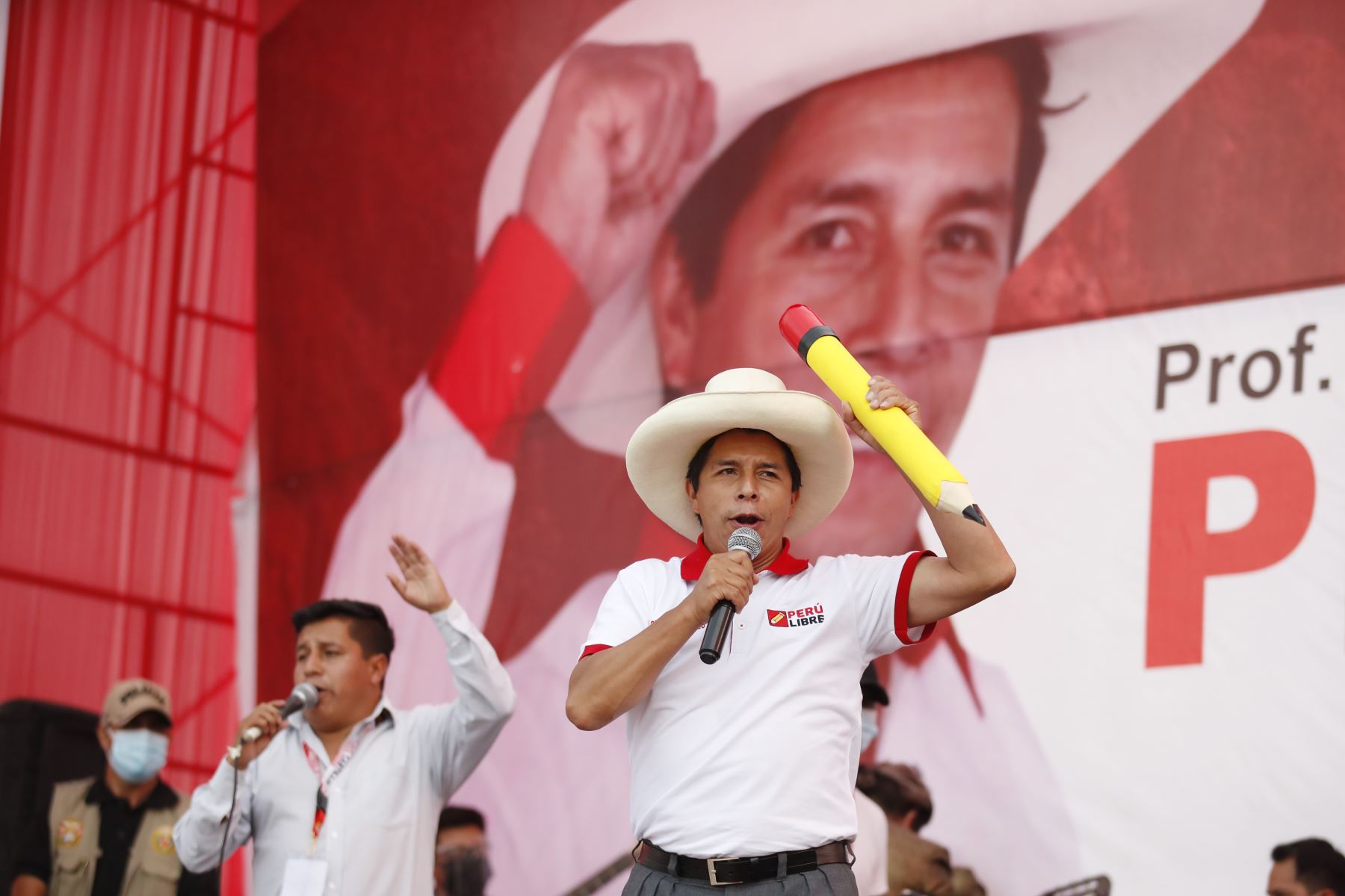 Pedro Castillo se compromete a asumir una verdadera política de vivienda en Perú