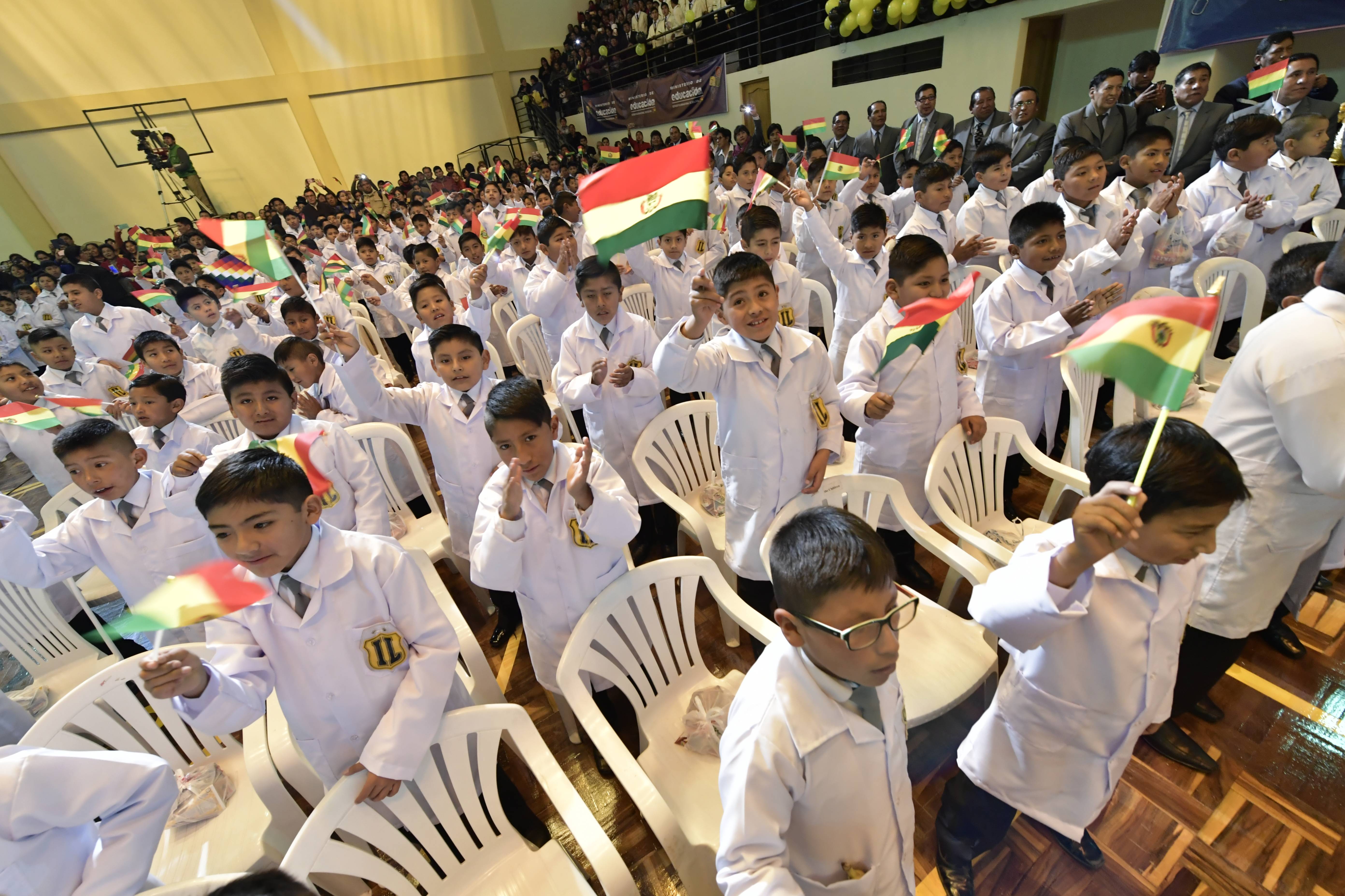 Más de 2,9 millones de estudiantes recuperan el derecho a la educación en Bolivia