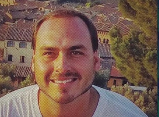 Ministerio Público halla indicios de desvío de dinero en gabinete de hijo de Bolsonaro