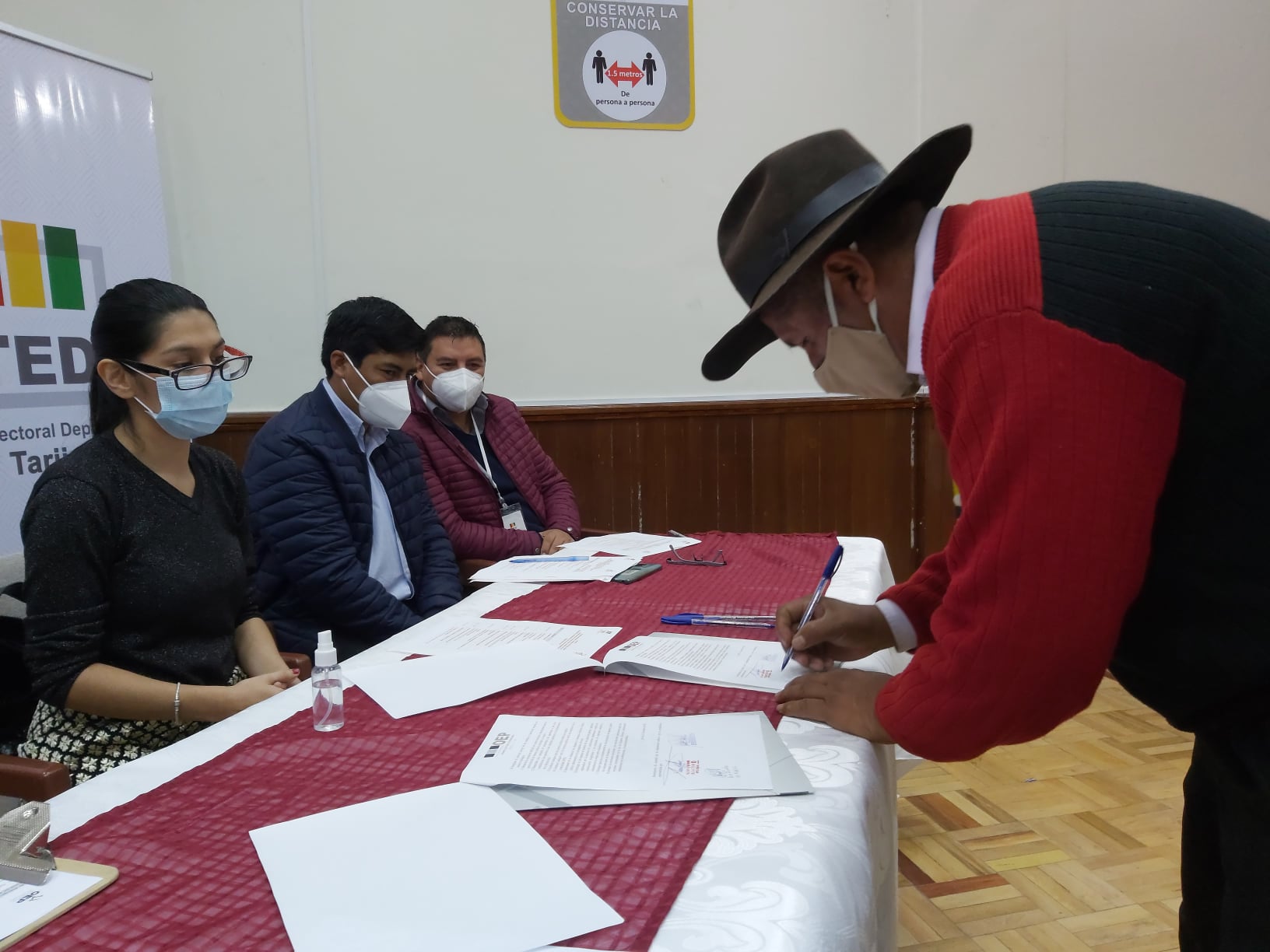 Tarija: Organizaciones políticas y el tribunal electoral suscriben acuerdo para una campaña segura ante el COVID-19