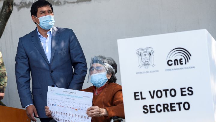 Ecuador vota entre dos modelos de país
