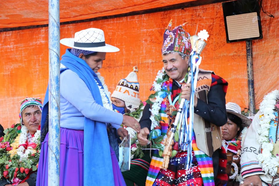 Humberto Sánchez es posesionado como gobernador de Cochabamba en ceremonia ancestral