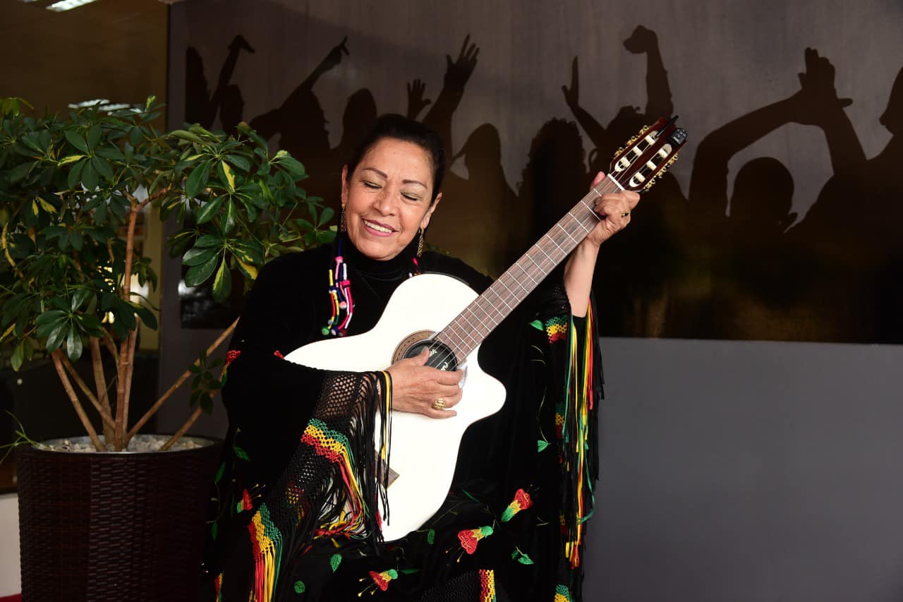 Presidente, políticos, instituciones y personalidades expresan su pesar por la muerte de la cautautora Luisa Molina