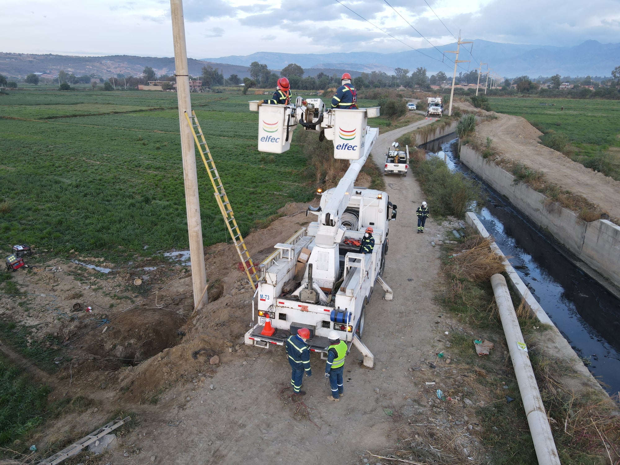 Elfec realiza trabajos de mantenimiento en la Línea de Transmisión Colcapirhua – Quillacollo