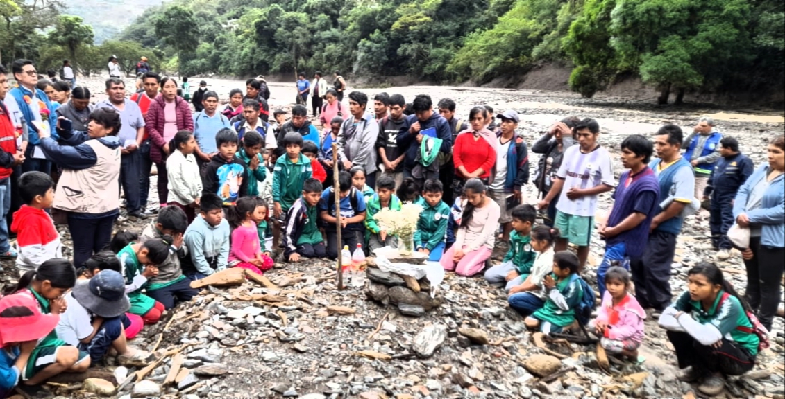 Ministro visita a damnificados de escuela sepultada en Irupana y compromete nueva infraestructura