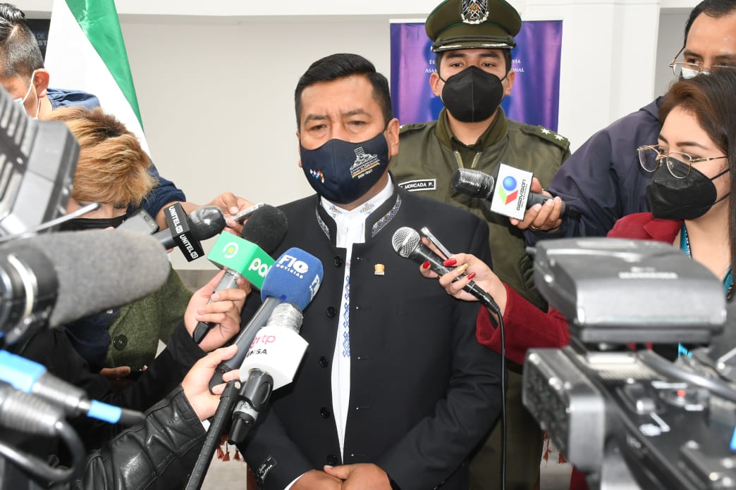 Mamani: Cívicos y políticos de oposición se reunieron en cumbre que busca la impunidad