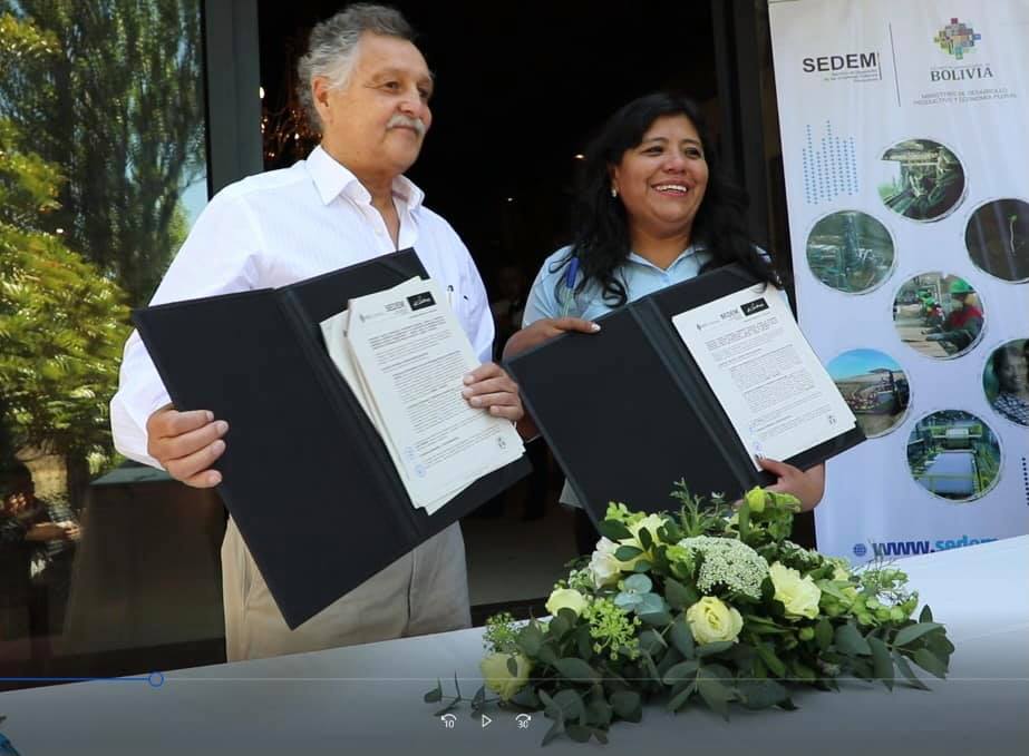 Envibol fabricará 400.000 botellas champaneras para la industria tarijeña productora de vinos Kohlberg