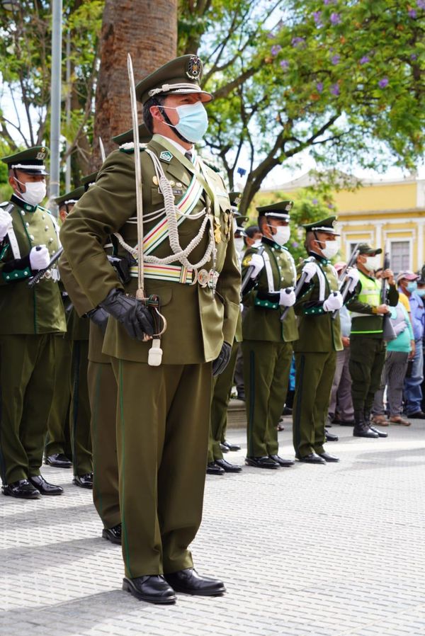 Del Castillo posesiona a Lobatón como comandante departamental y lo exhorta a desarticular grupos irregulares