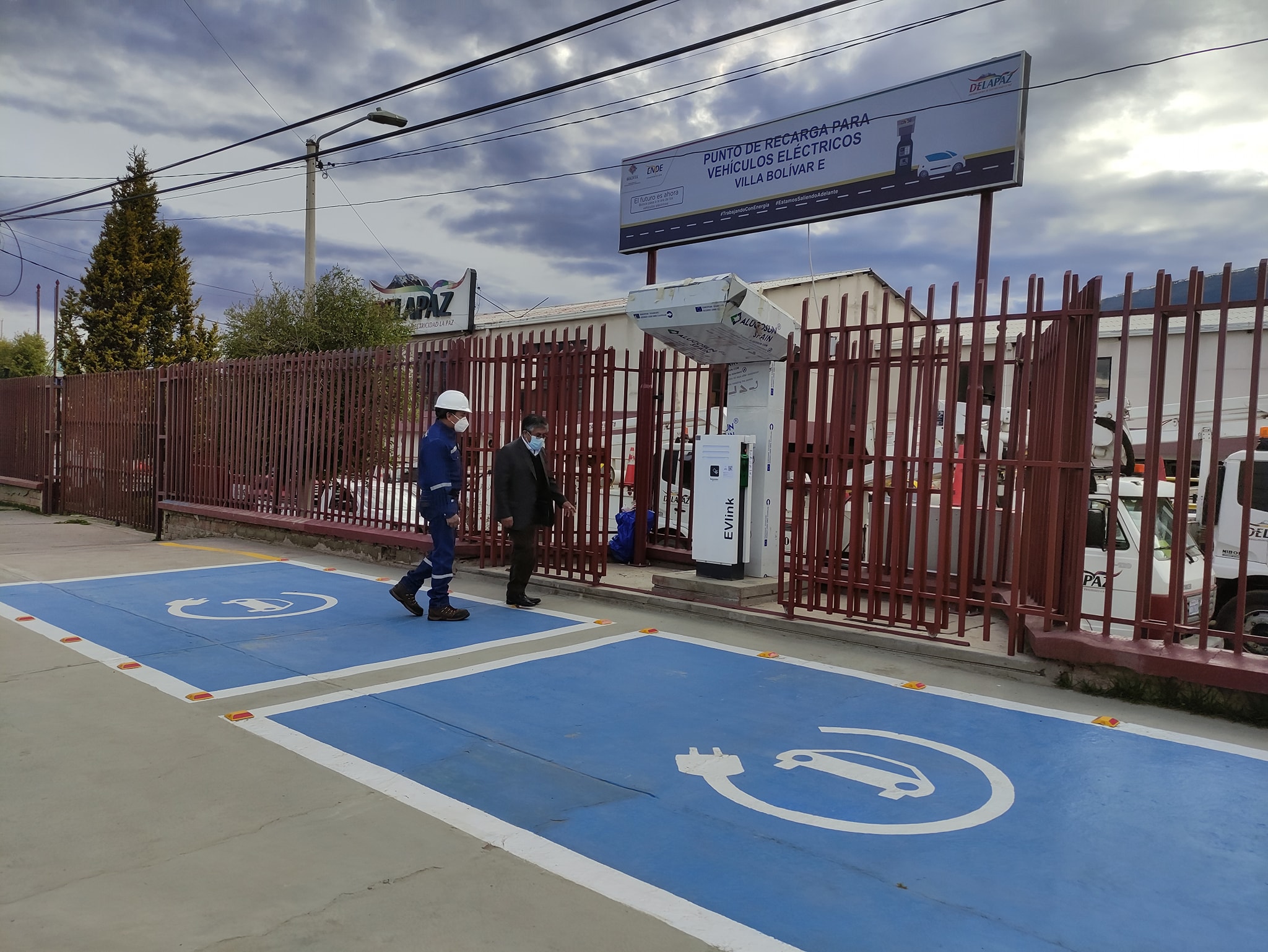 Inauguran la primera estación de recarga para vehículos eléctricos en la ciudad de El Alto (adelanto)