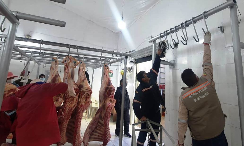 Defensa del Consumidor e Ibmetro realizan operativos de control en frigoríficos de El Alto