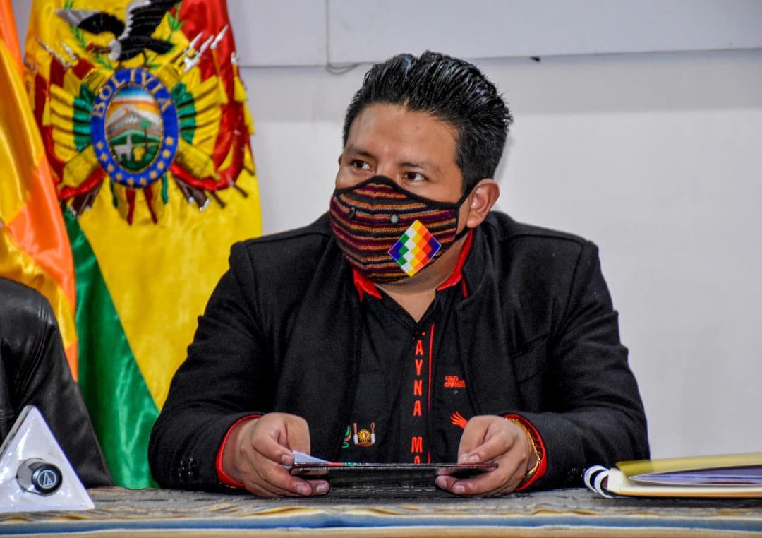 Asambleísta denuncia que gobernador Quispe se niega a la prueba de alcoholemia