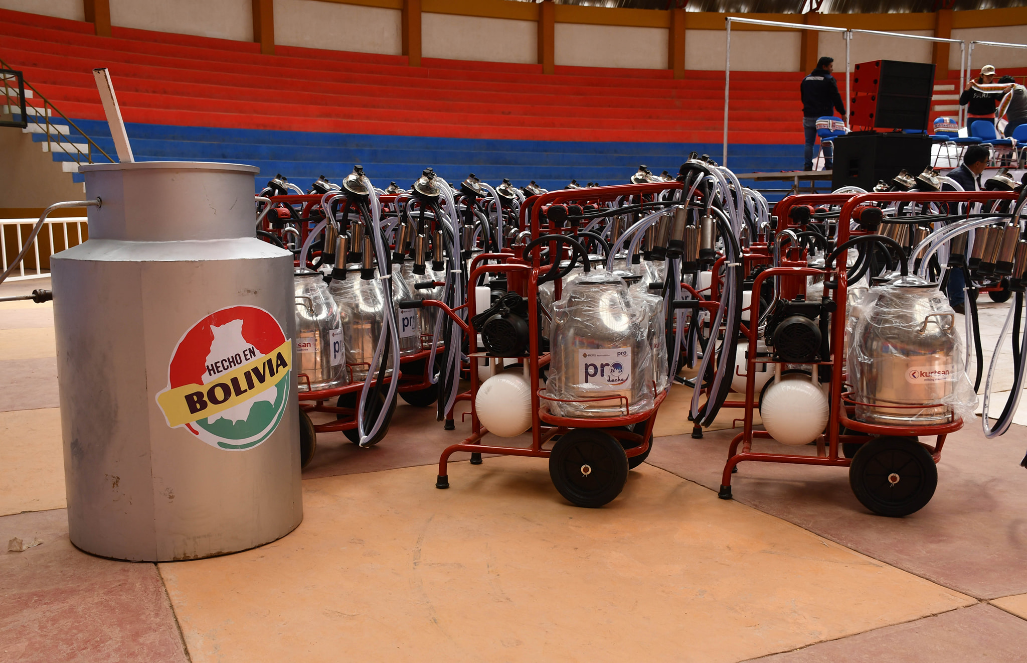 Pro Bolivia fortalece la producción de los microempresarios y lecheros con Bs 23 millones en 2021