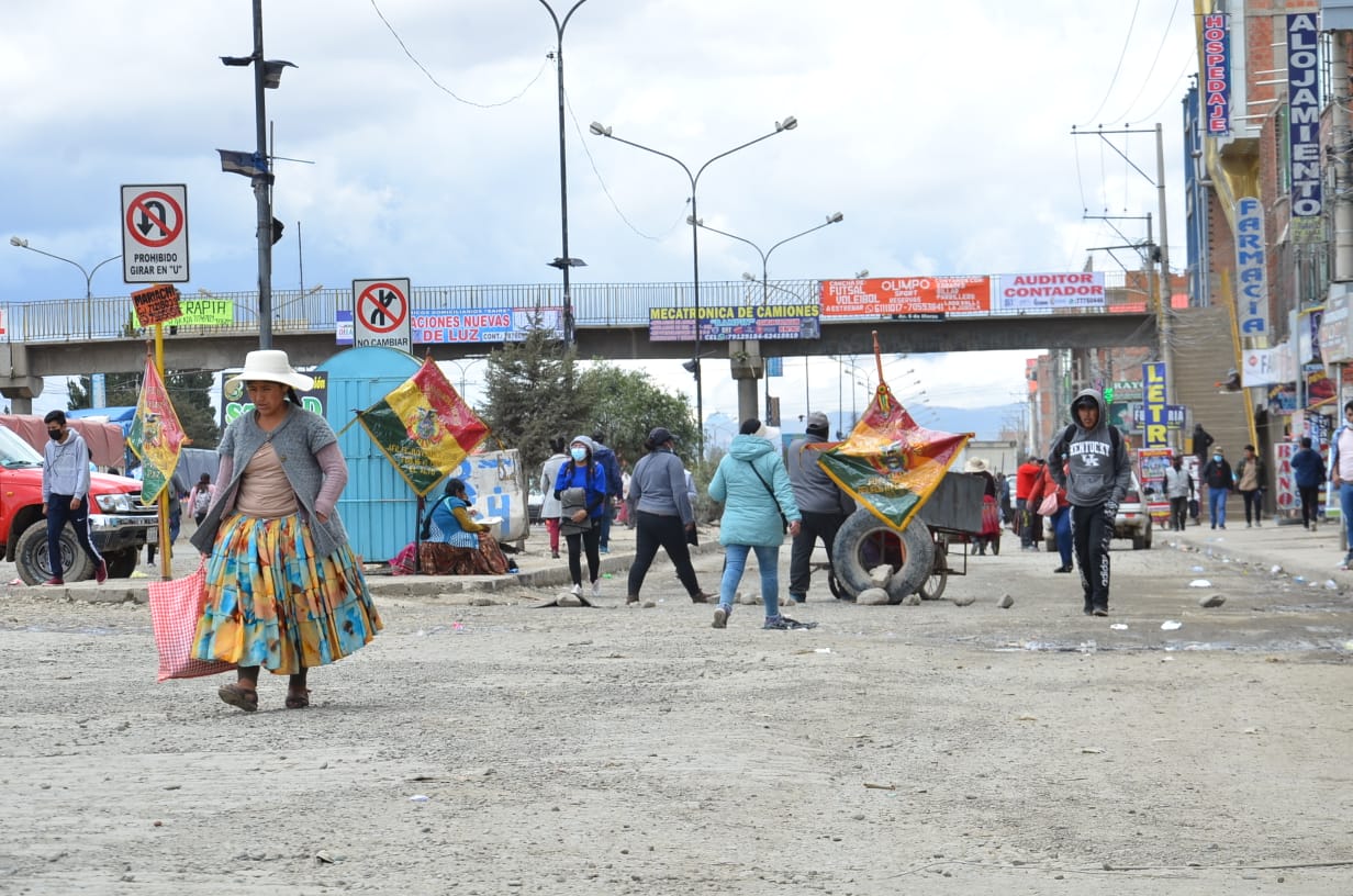 El Alto: Vecinos del Distrito 8 se declaran en emergencia y anuncian bloqueo indefinido por falta de obras