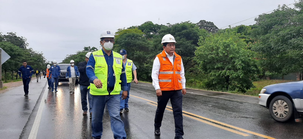 Inspeccionan obras de rehabilitación de la carretera Santa Cruz - Boyuibe - Tramo I