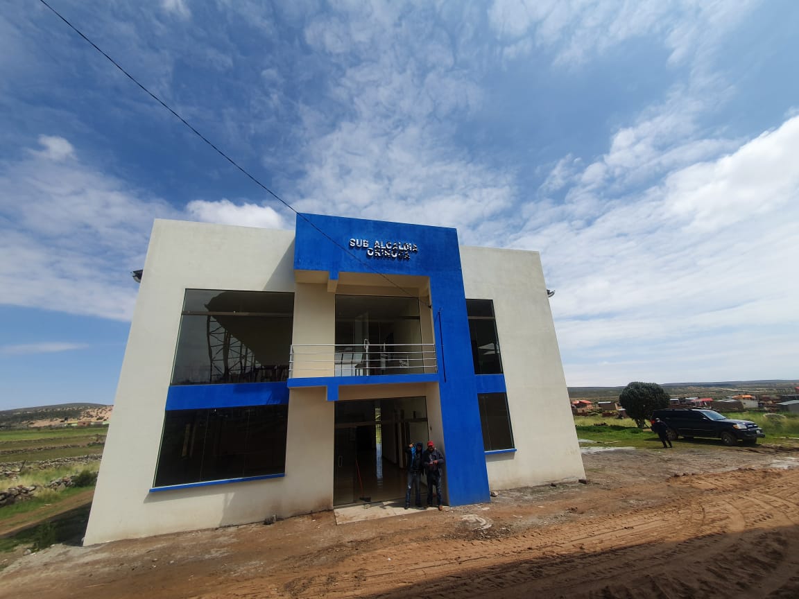 Arce inaugura la subalcaldía de Santiago de Andamarca en la localidad Orinoca (amplia)