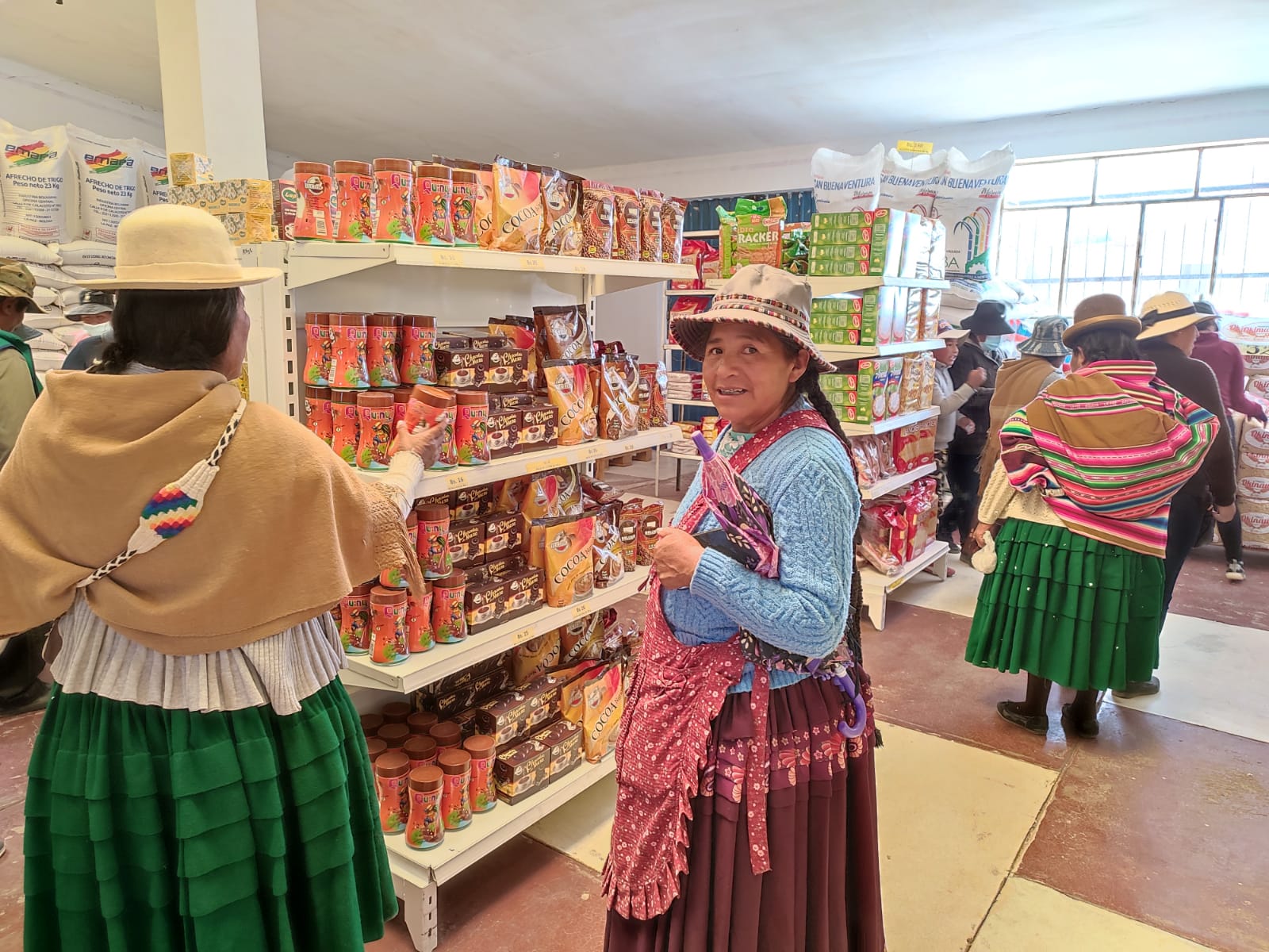 Inauguran una tienda de Emapa en Patacamaya con productos a “peso y precio justo”