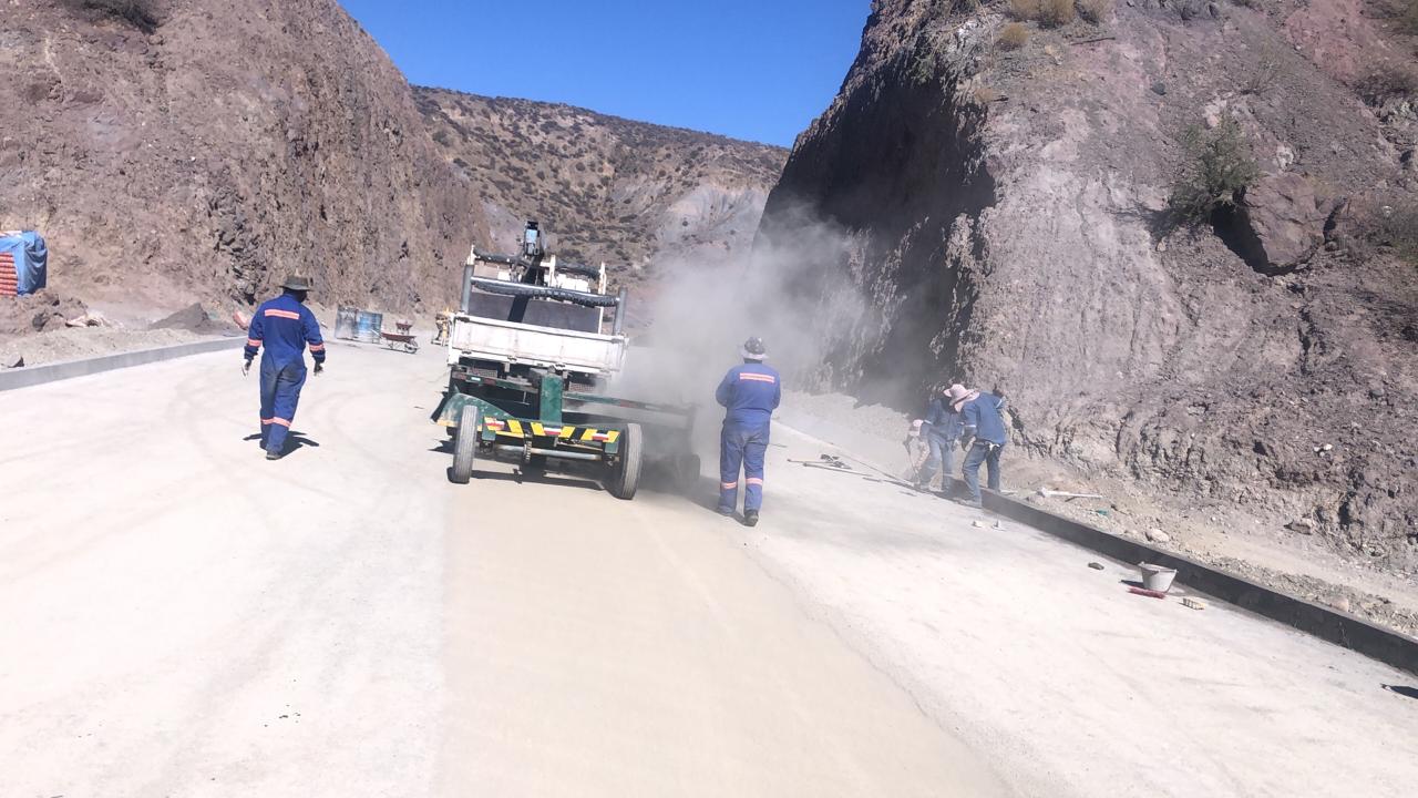 ABC garantiza conclusión de la carretera Uyuni – Atocha – Tupiza, que a la fecha tiene un avance del 90%
