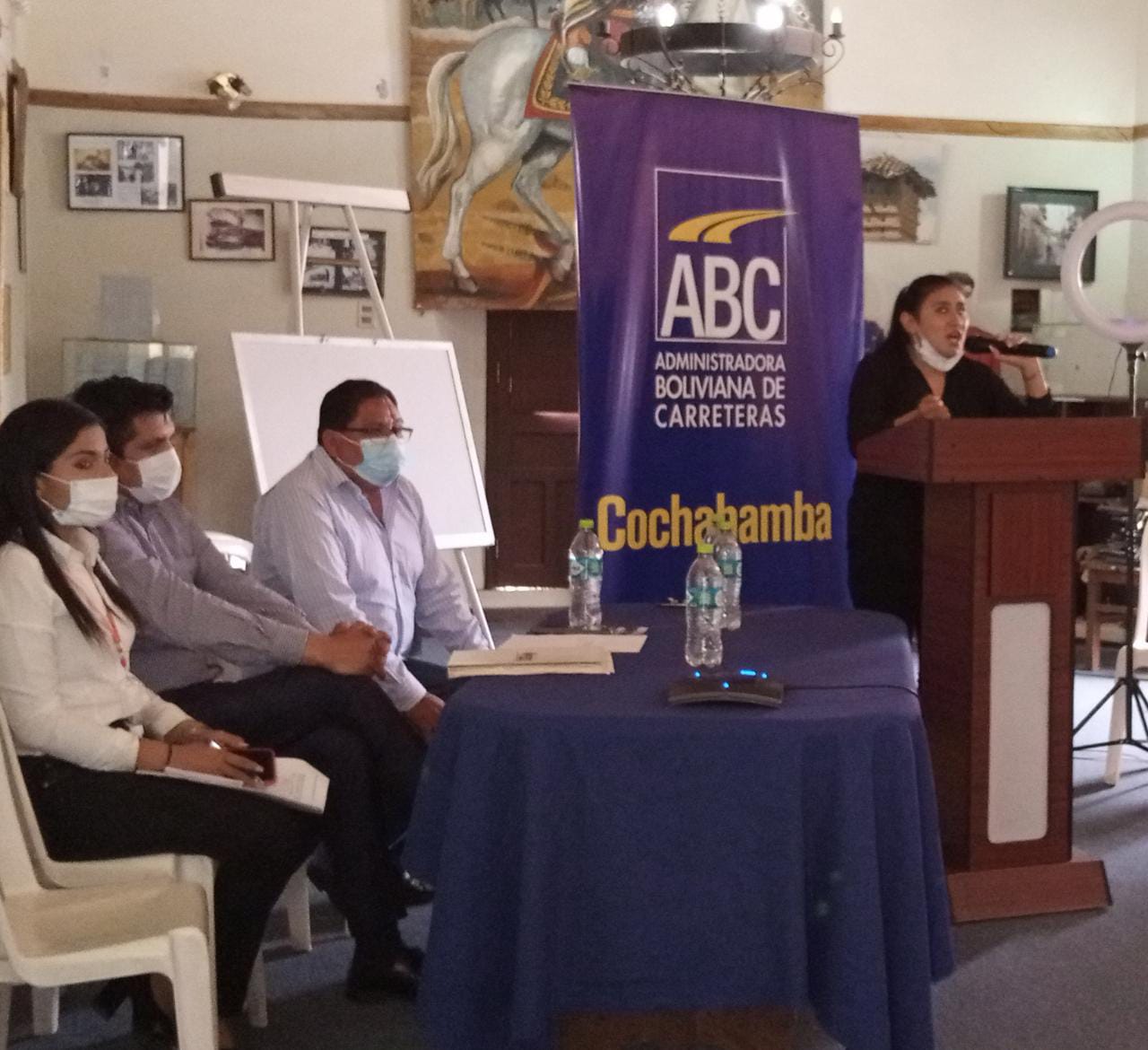 Realizan taller sobre el control social al mantenimiento y construcción de vías