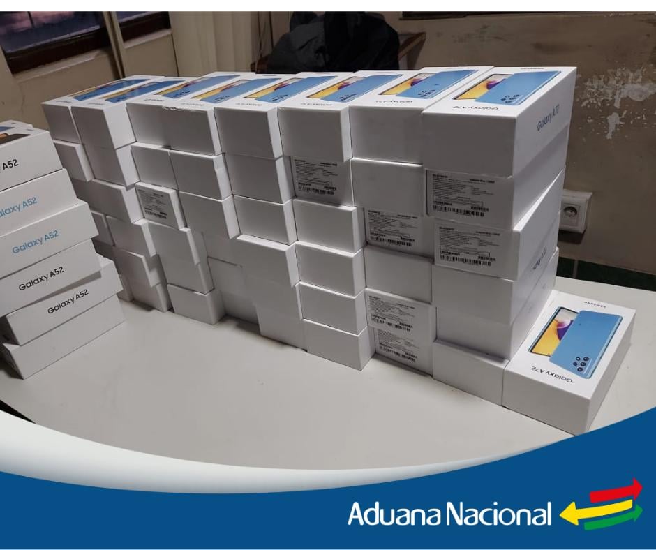 Aduana Nacional comisa lote de celulares por un valor de Bs 230 mil en Oruro