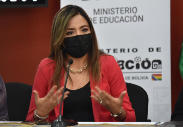 Viceministra Alcón confirma que no se exigirá carnet de vacunación anticovid para inscribir a estudiantes en la gestión 2022