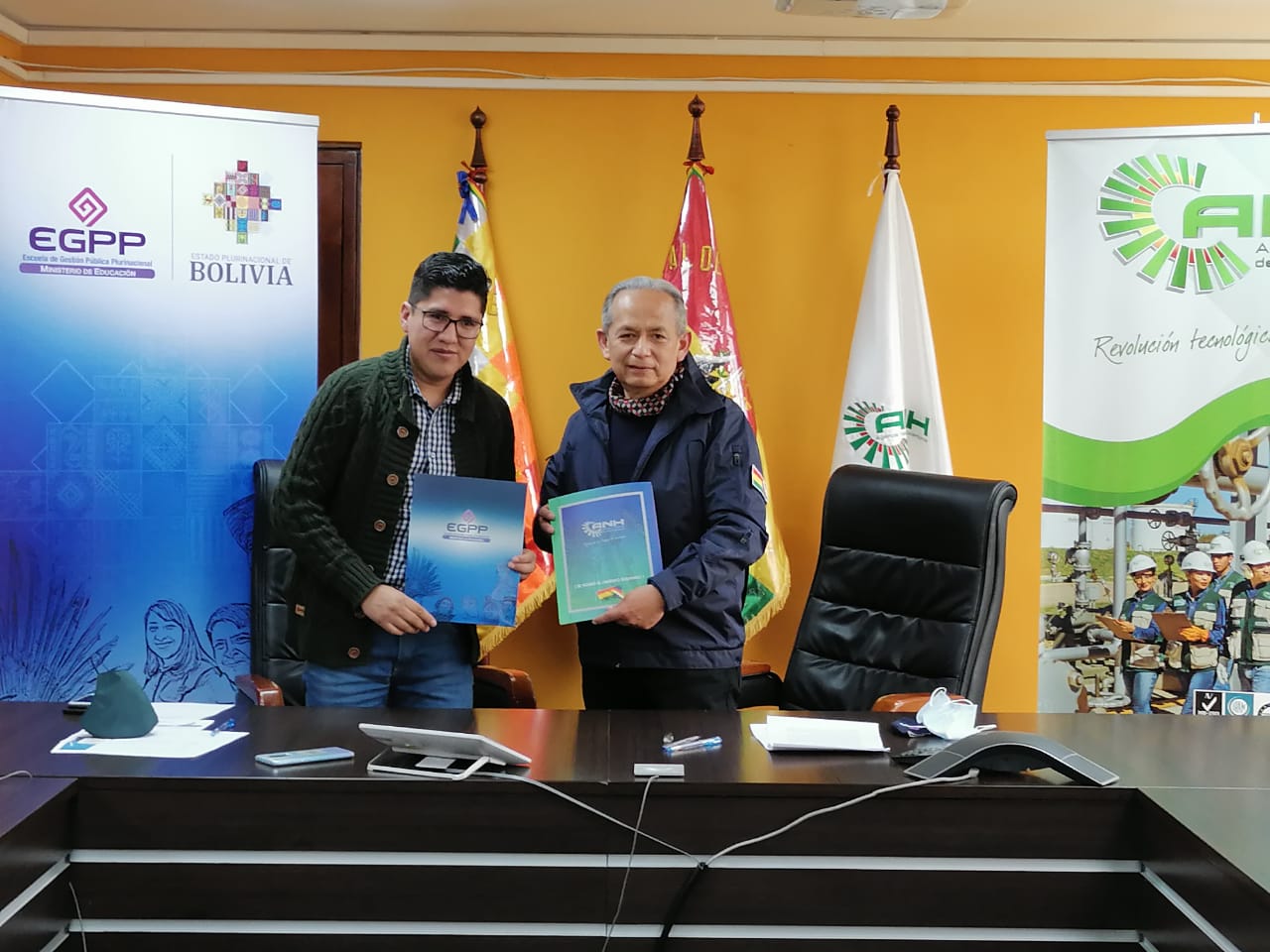 EGPP firma convenio para capacitar a servidores públicos de la ANH