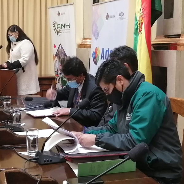 ANH beneficiará a más de 11.800 regulados tras obtener la firma digital