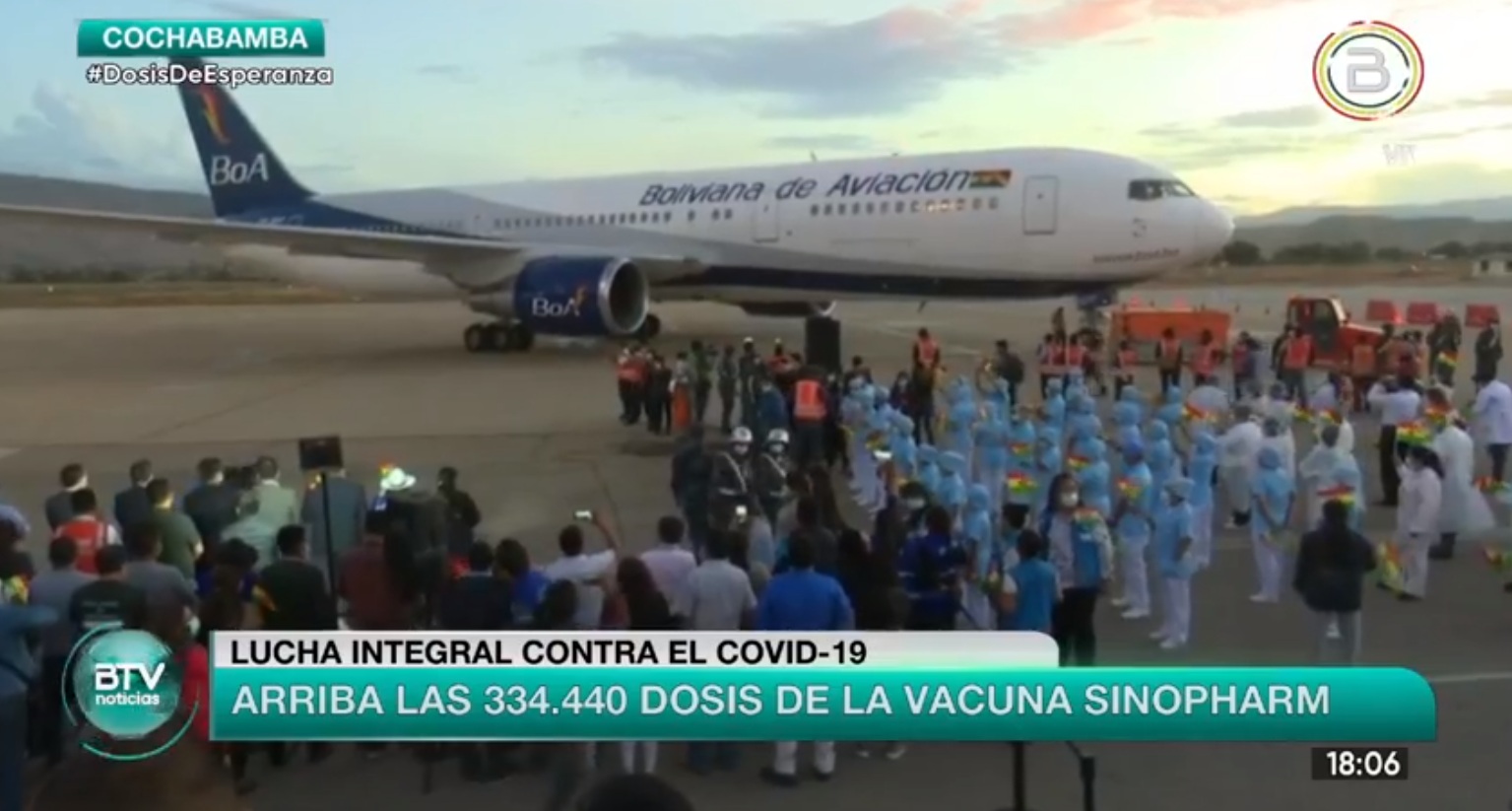 Arriba avión de BoA con 334.400 vacunas Sinopharm y 2,1 millones de jeringas (adelanto)