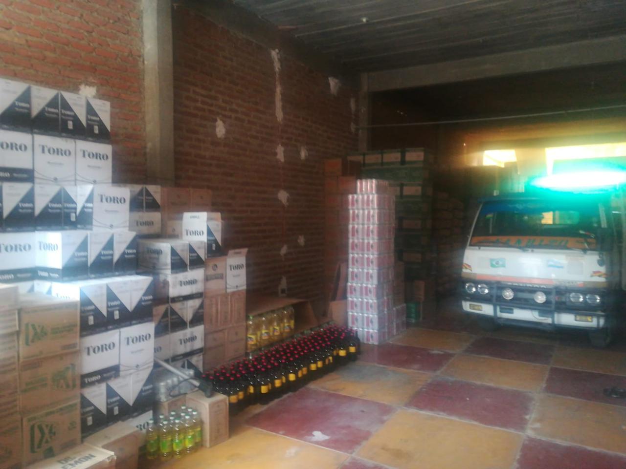 Aduana comisa bebidas alcohólicas y productos de contrabando en Cochabamba