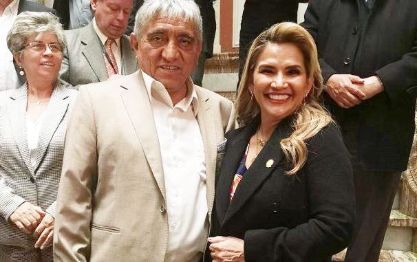 Fiscalía detecta que Arias usó aviones del Estado con fines privados cuando fue ministro de Áñez