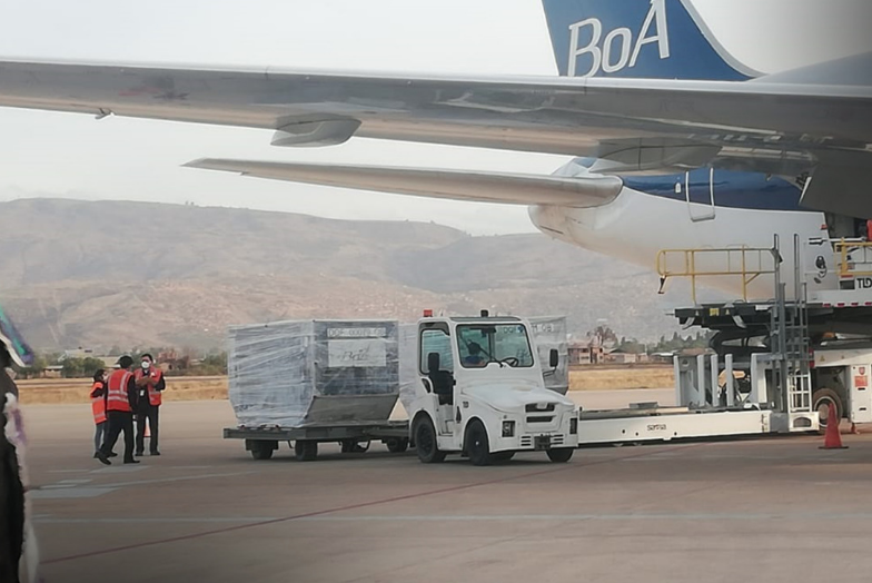 Gobierno programa seis vuelos en agosto para traslado de más vacunas desde China