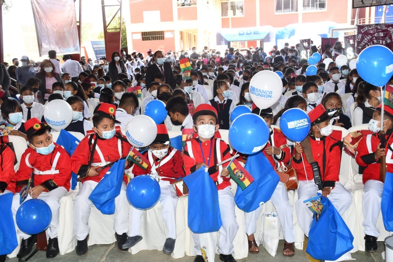 Ministro de Educación destaca que 24 empresas estatales proporcionaron los Bs 486 millones para el pago del bono Juancito Pinto