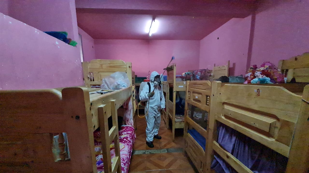 Desinfectan cárceles de Cochabamba para evitar contagio del COVID-19