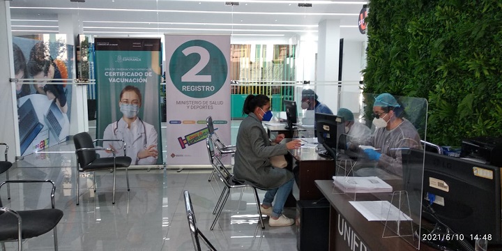 Desde hoy, la Unifranz es un punto de vacunación masiva contra el COVID-19 en La Paz