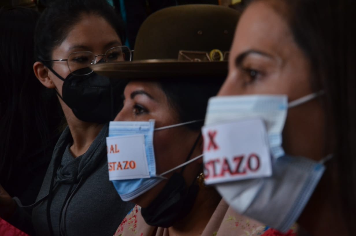 Concejalas levantan huelga luego que empresa DELAPAZ no dará curso al impuestazo de Arias