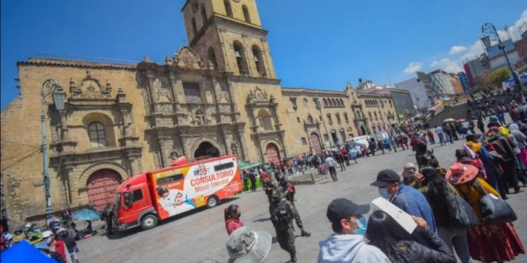 Punto de vacunación en la plaza San Francisco atenderá 11 horas continuas este sábado y domingo