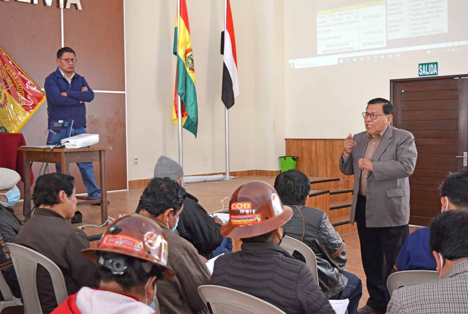 Comibol y la FSTMB coordinan acciones para el desarrollo minero nacional