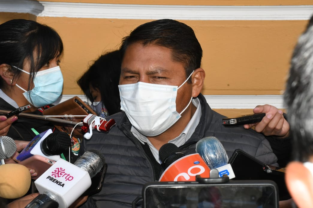 Diputado Angulo: Camacho atenta contra la salud y produce daño económico a la gobernación cruceña