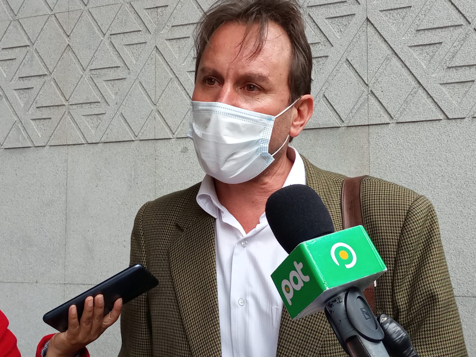 Denuncian que alcalde Arias contrata a personal de salud por favores políticos