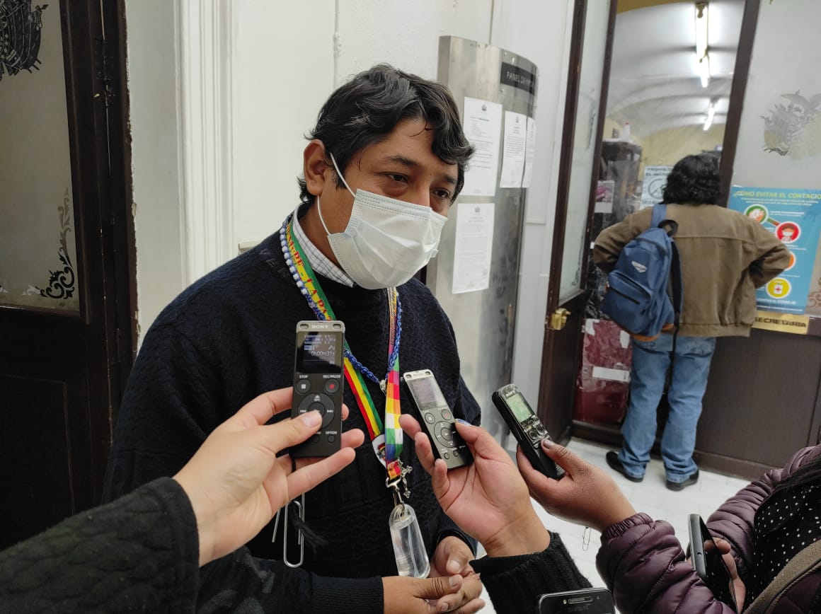 Diputado pide fiscalizar financiamiento y lobby para diputados de Mesa y Camacho que viajaron a EEUU