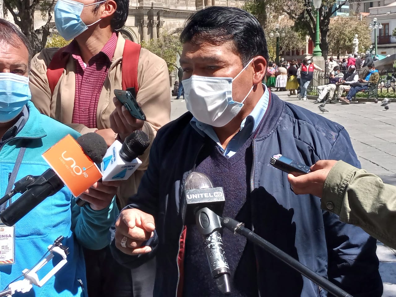 Diputado señala a Solares y de La Cruz por aprovecharse de sectores antivacunas para lograr protagonismo