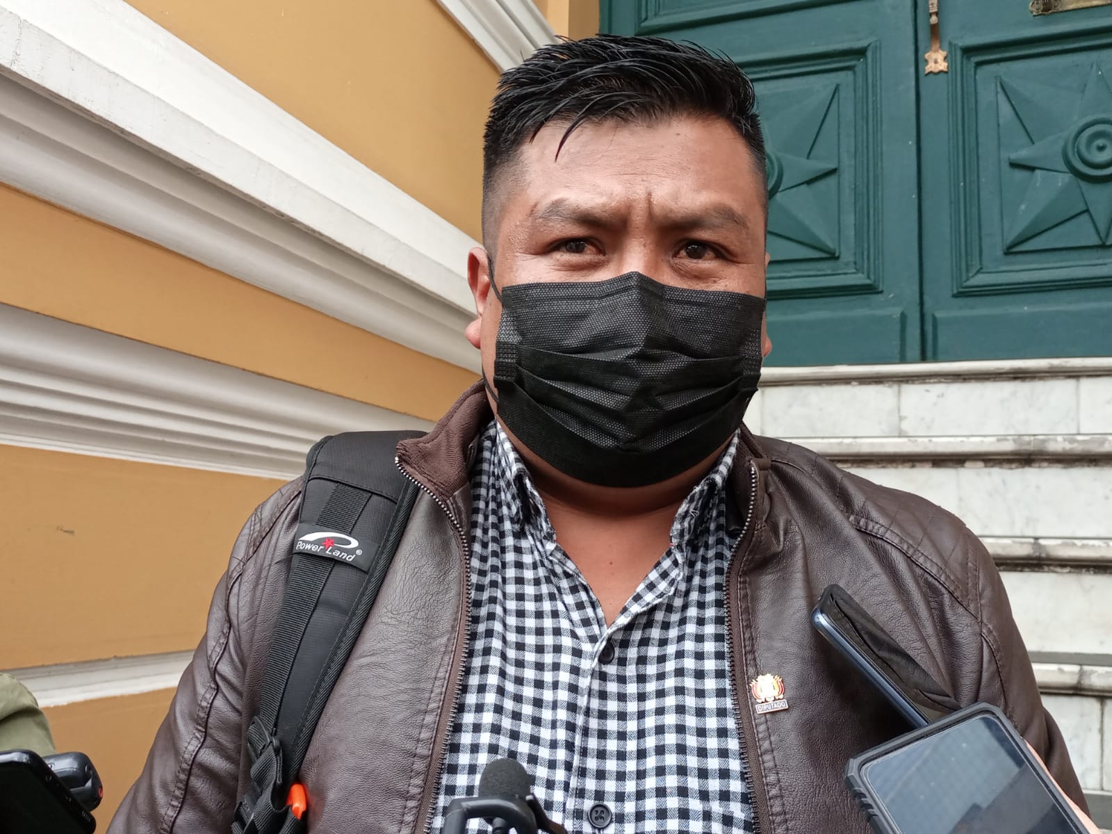 Diputado Mamani denuncia que cívicos cruceños pretenden encubrir casos de corrupción acusando al Gobierno nacional