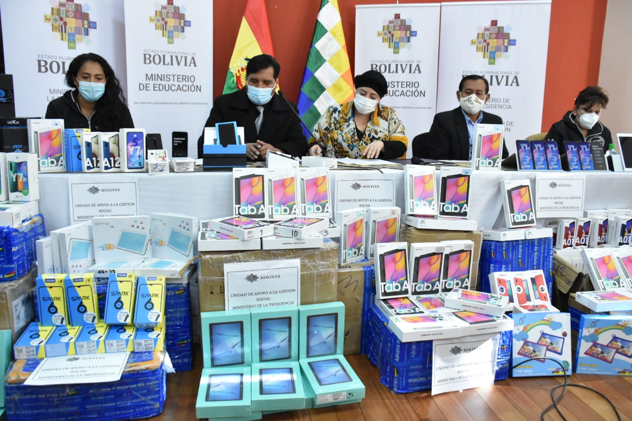 Presidencia entrega más de 3.000 equipos incautados para garantizar la educación virtual de estudiantes de escasos recursos (adelanto)