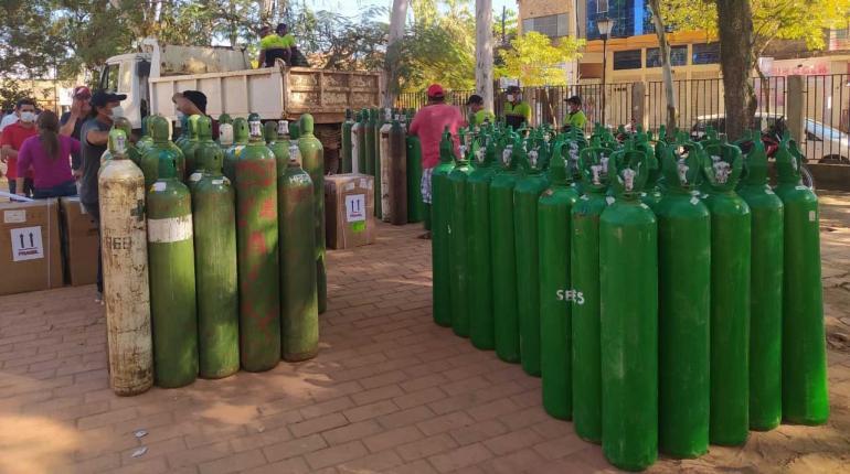 Ministerio de Salud entrega 183 cilindros de oxígeno para combatir el COVID-19 en Beni