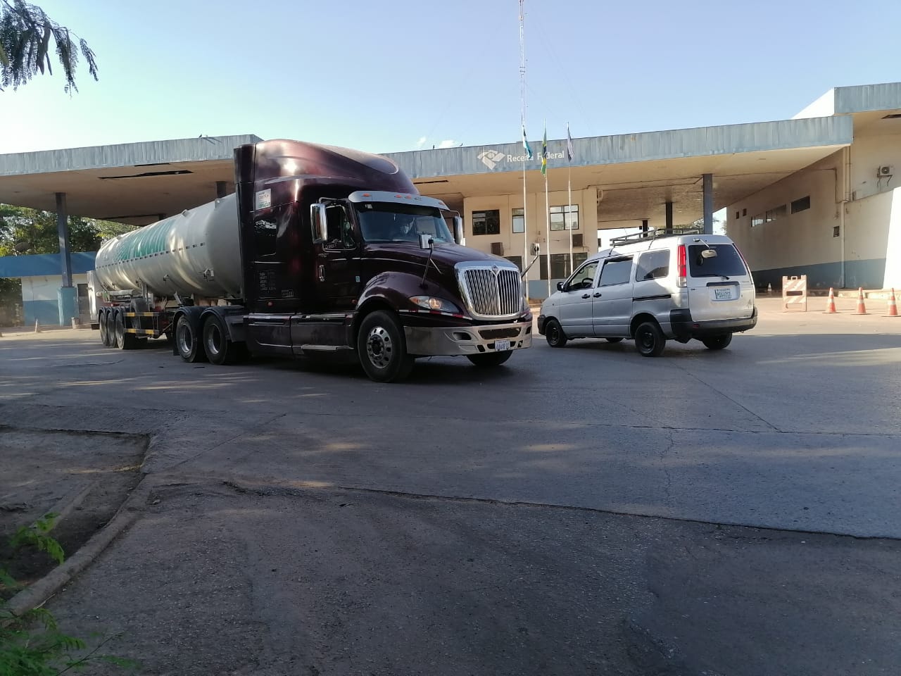 Llegan a Bolivia primeras 22,5 toneladas de oxígeno desde Brasil