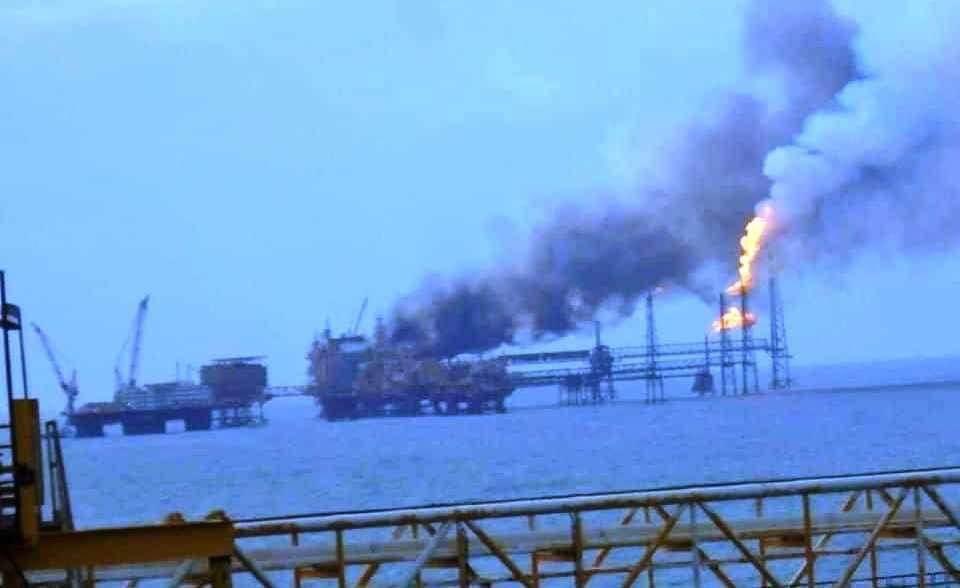 Reportan un incendio en plataforma marina de Pemex en México