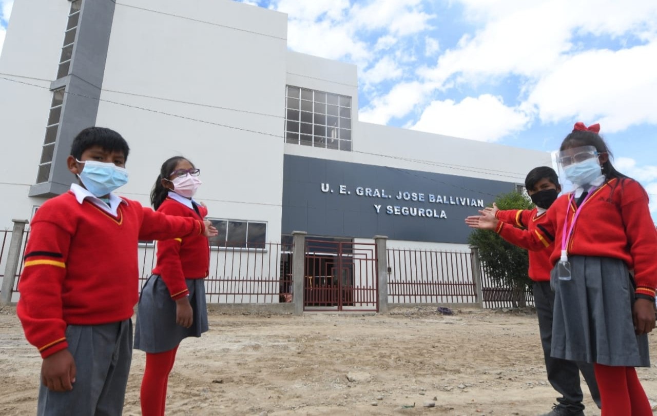 Challapata: Presidente entrega la Unidad Educativa Gral. José Ballivián y Segurola.